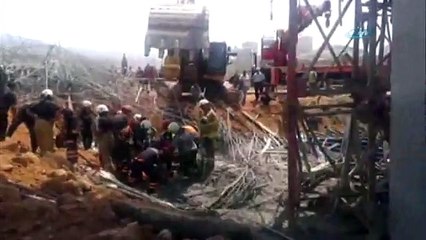 İskele çöktü: 4 işçi enkaz altında