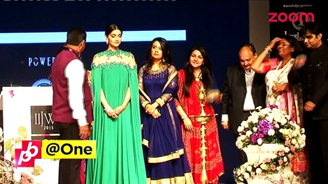 Aishwarya Rai Bachchan walks the ramp after 5 years, Sonam Kapoor UPSET with the oraganizers of a show