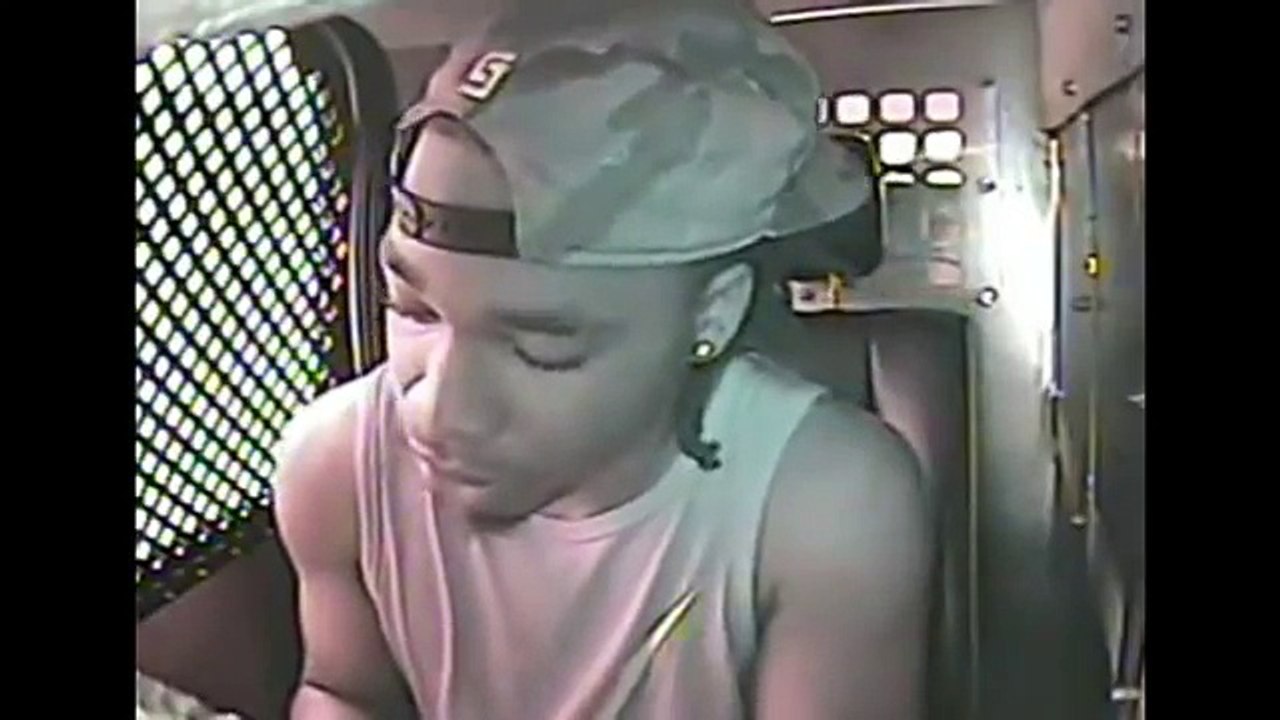 Ce voyou décide de grignotter ses empreintes digitales afin de cacher les preuves