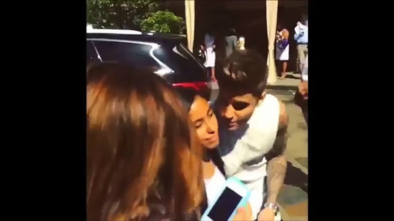 Justin Bieber Kissing Fan on The Lips 2014