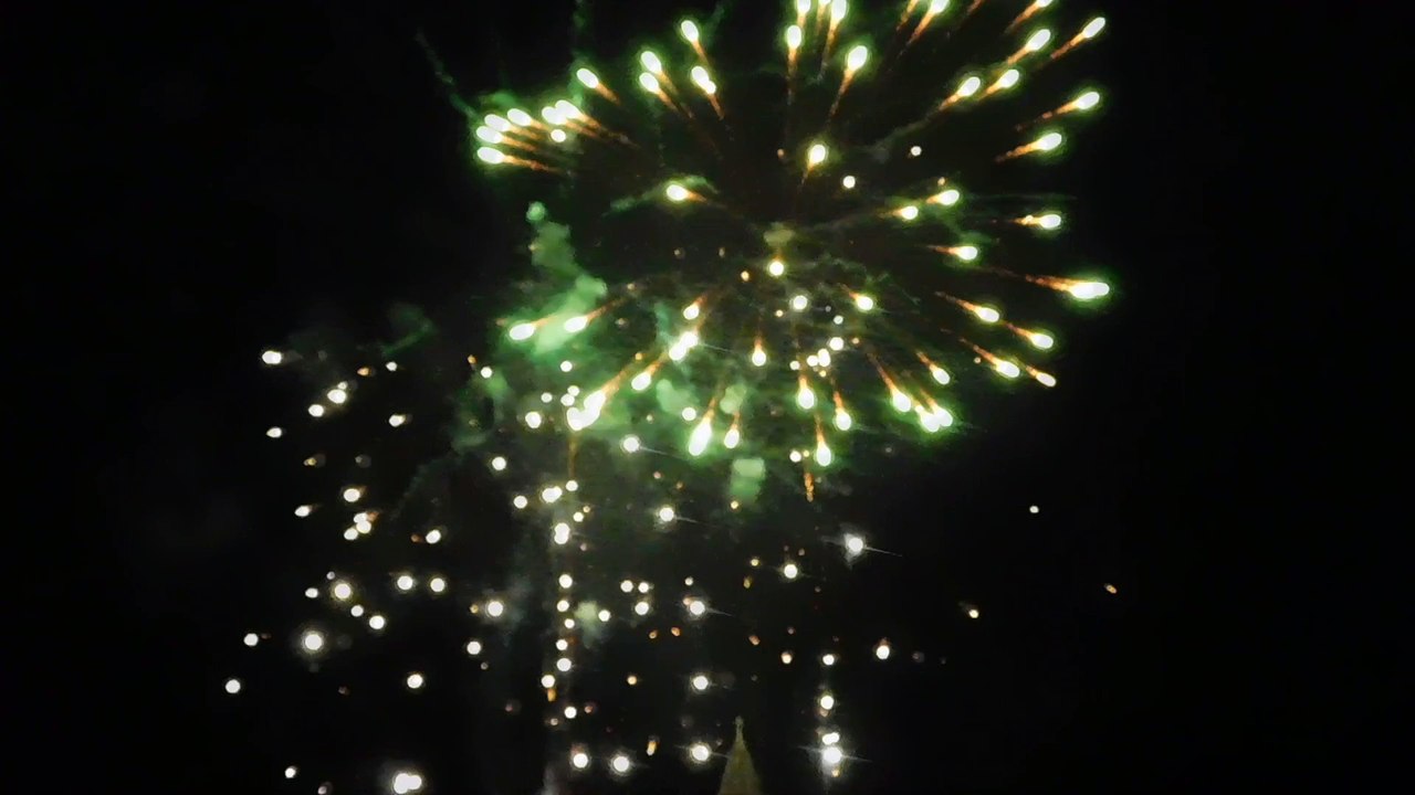 Feux d'artifice à l'eglise N° 1