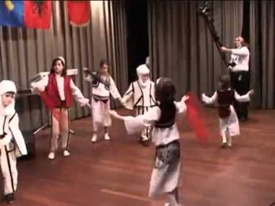 Agron Uksmajli Pavarsia 2009  LDD  Thun Grupi vajzave kang për pavarsin