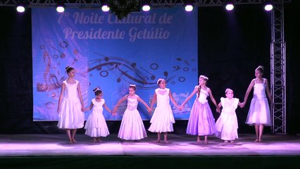Interpretação da música a Batalha do Arcanjo com as crianças da Escolinha Dominical, Escolimha d