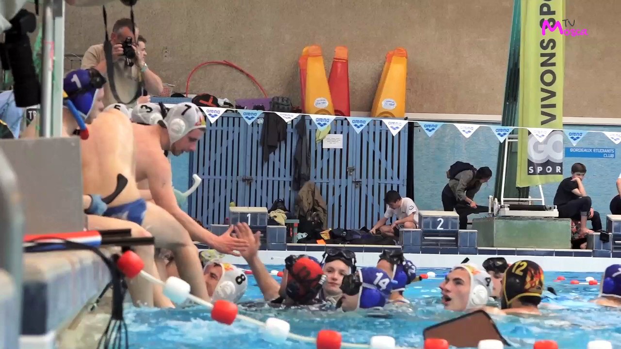 Le hockey subaquatique par la MoscaTV