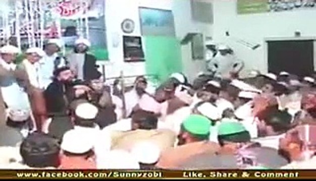 daikhein ks tarah zalim jahil molvi ny sawal pouchny pr aik shaks ki patai lga di