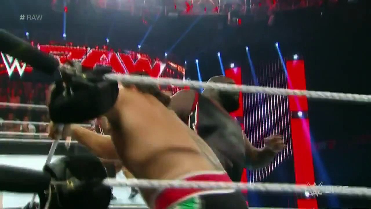 Mark Henry vs. Rusev: Raw, Aug  3, 2015