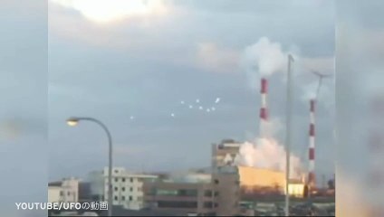 Vague d' ovnis dans le ciel d’Osaka au Japon Juillet 2015