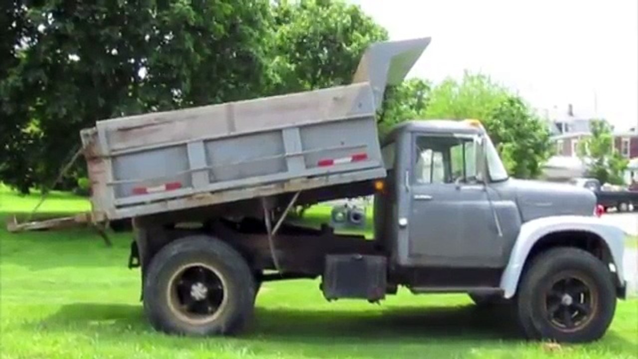 1971 International Loadstar 1700 Dump Truck 26,000 GVW