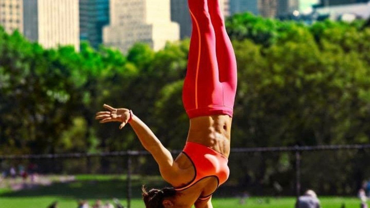 6 Fun ways to amazing ABS & HANDSTANDS the Unbreakable Way - video ...