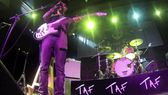 Miki Santamaria - Extreme Slap Solo live @ Bass Day 2013 [Madrid] Yamaha TRBX 504