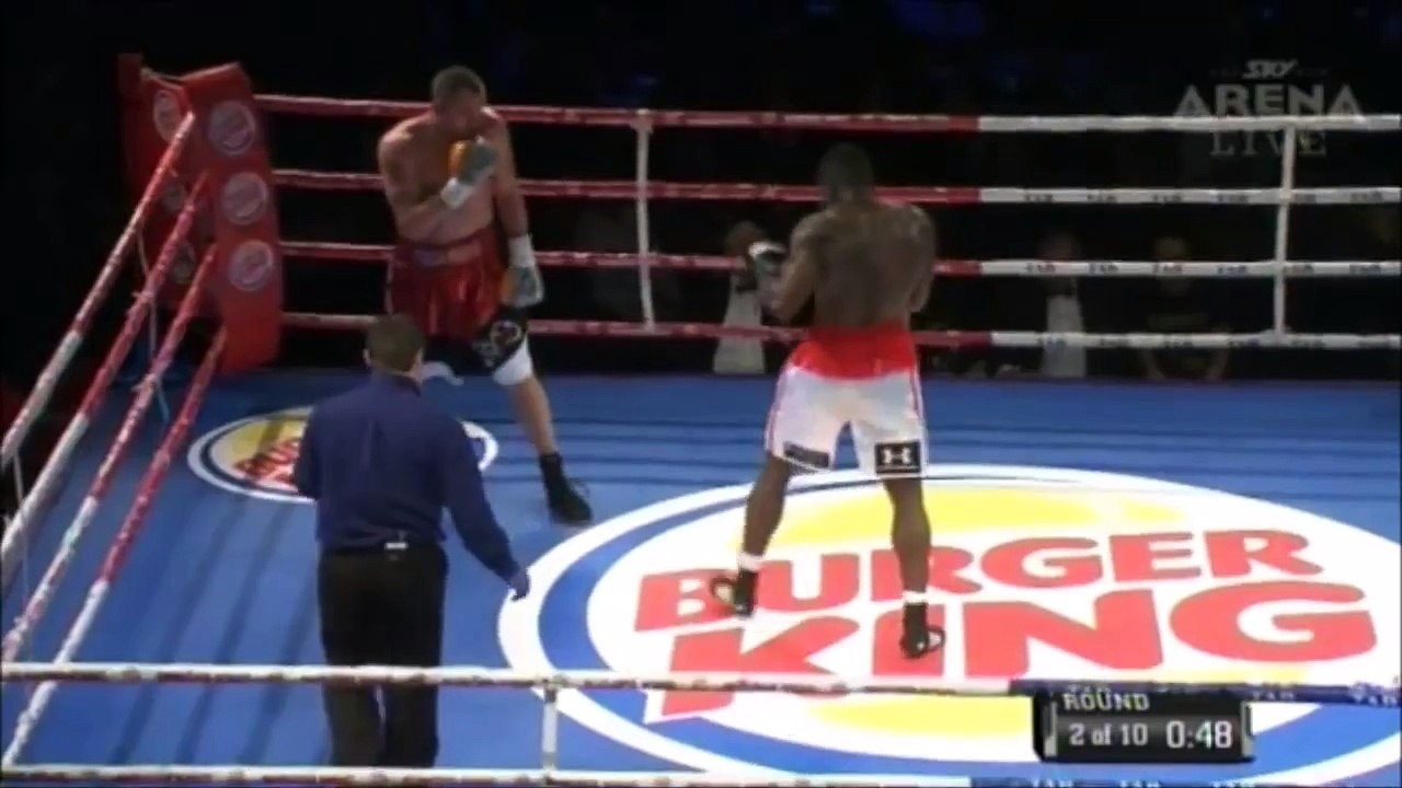 Izu Ugonoh Knocks Out Will Quarrie