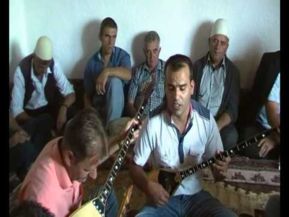 Agim Boka  me grupin e vet ne dasem ne jezerc  prej zemanit djemve teri