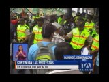 Manifestantes que intentaban ingresar al Municipio de Quinindé se enfrentaron a la Policía