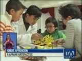 Niños y niñas aprenden en el vacacional de mecatrónica