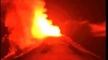 Chile volcano Villarrica eruption throwing out lava and ashes cloud | volcán chileno erupción