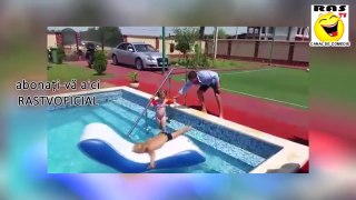 Mihaita din Berceni e profesor de inot la piscina ( Ras TV )