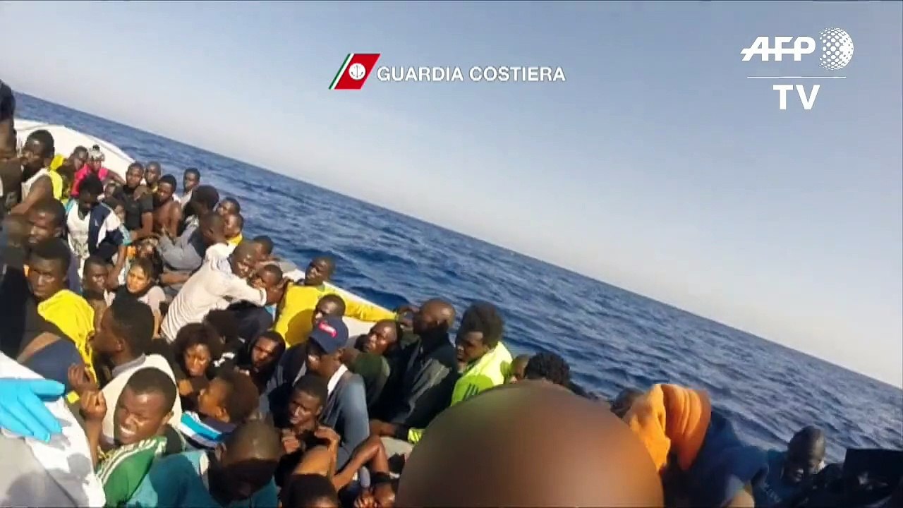 Italian coastguards rescue more than 250 migrants