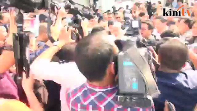 Komen tentang Najib? Itu nantilah, kata Dr Mahathir