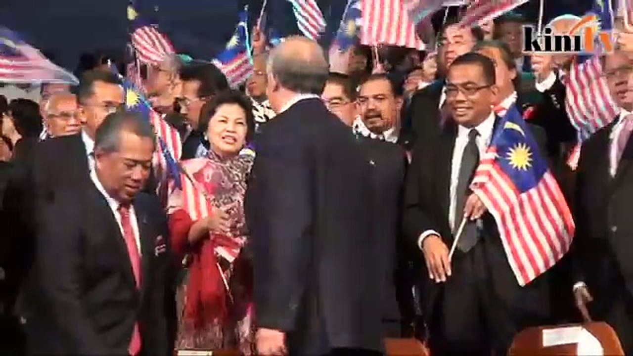 Nazri cabar Mahathir, kalau berani tanding di Pekan