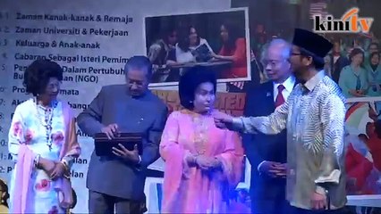 Télécharger la video: 'Bukan Melayu saja, Cina juga tak senang dengan Rosmah'