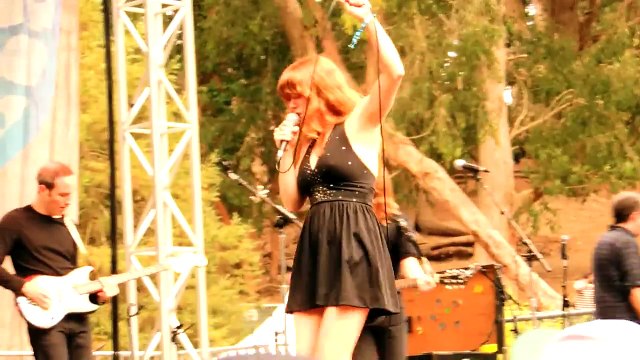 Jenny Lewis & the Watson Twins, Fernando , live at Hardly Strictly Bluegrass