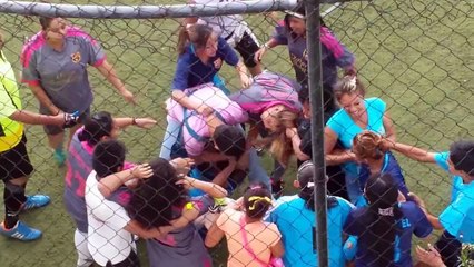 Pelea de chicas en el futbol