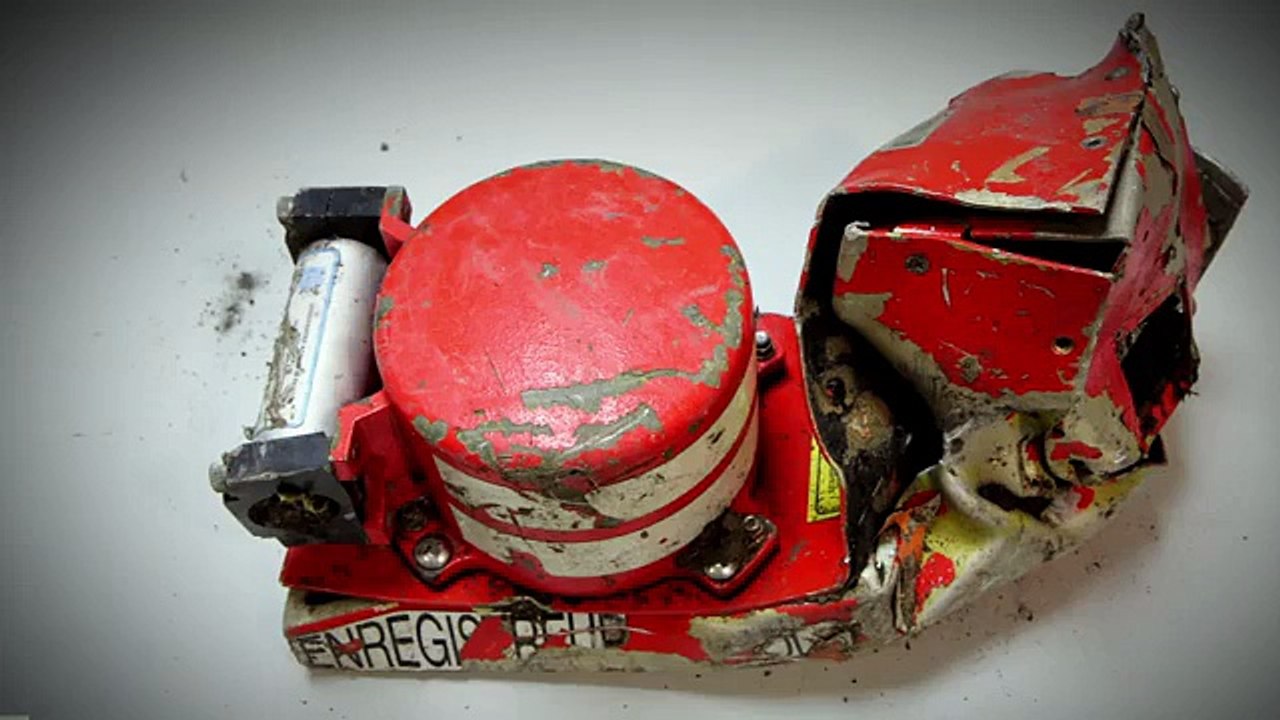 Germanwings plane crash_ Pilot 'locked out of cockpit'-copypasteads.com