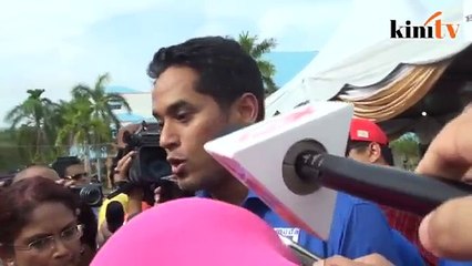 Descargar video: Khairy denies involvement in plot to topple Najib