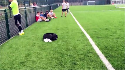 Ranger son ballon de foot avec style! Grande classe....