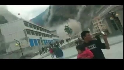 Terremoto Nepal le incredibili immagini delle frane provocate dalla scossa