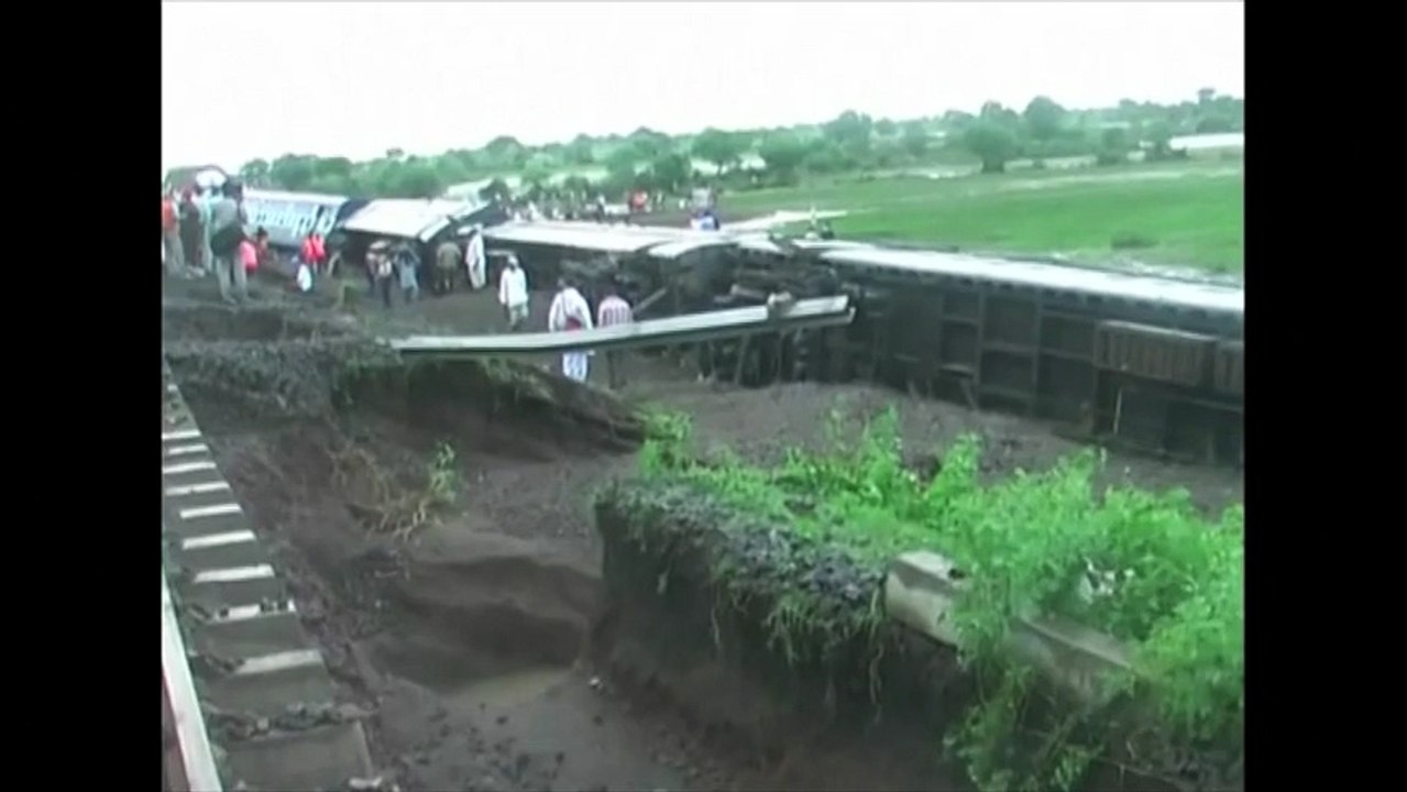 Deux trains déraillent quasi simultanément en Inde, 27 morts