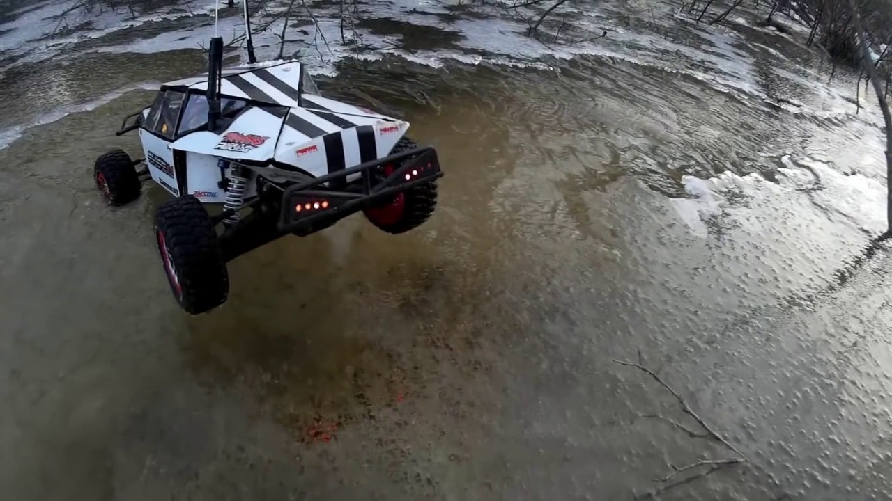 RC car get stuck in a frozen lake and saved by rc tow truck!