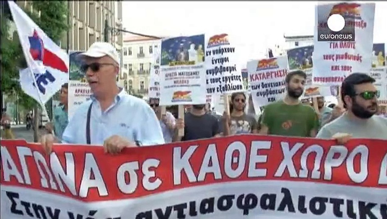 Atene verso un accordo con i creditori. La sinistra torna in piazza