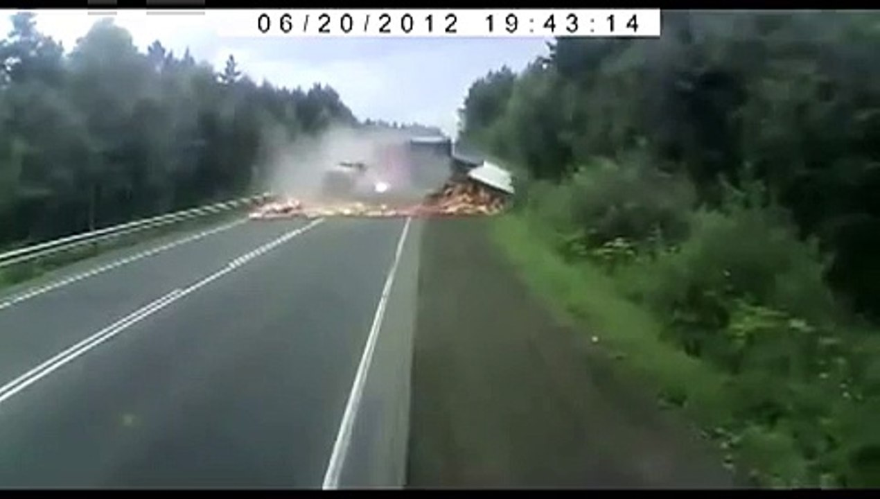 Un accident de camion impressionnant