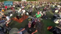 1000 Musiciens jouent en même temps une chanson des Foo Fighters !