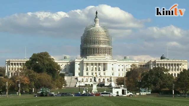 Cemas! Helikopter mini mendarat di laman US Capitol