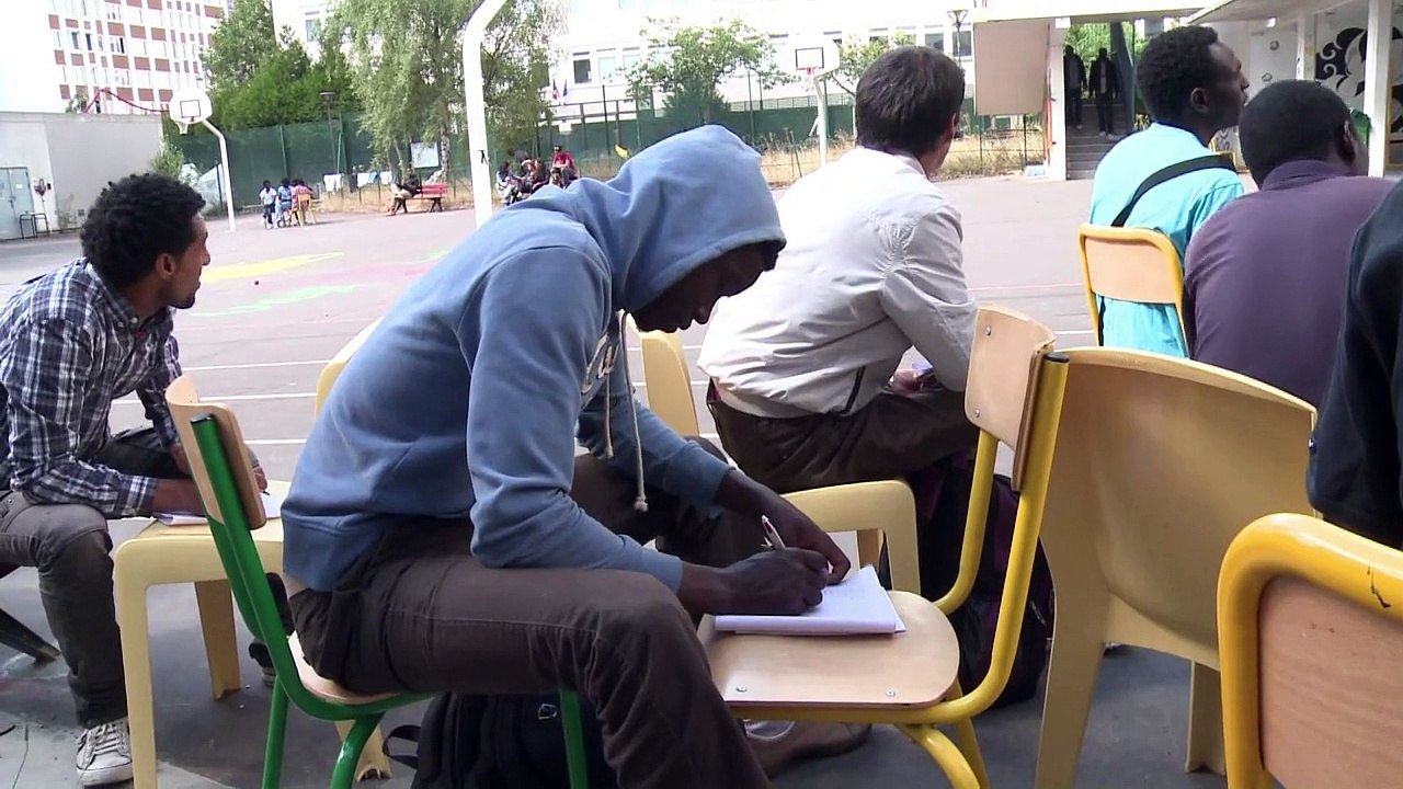 Un lycée désaffecté occupé par des migrants à P...