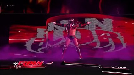 WWE 2K16 jogabilidade - Seth Rollins versus Finn Balor
