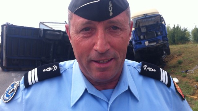 Un camion se couche sur l'A88