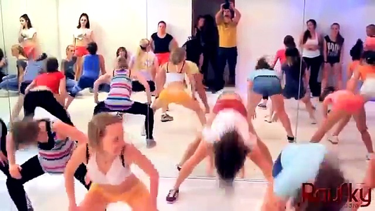 Rus dans eğitmeninden harika bir dans