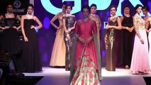 B-town Actresses show off curves at IIJW 2015