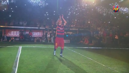 Com direito a festa, Barcelona apresenta elenco para temporada