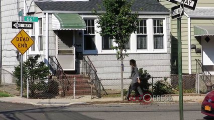 Jennifer Lopez se cae por las escaleras