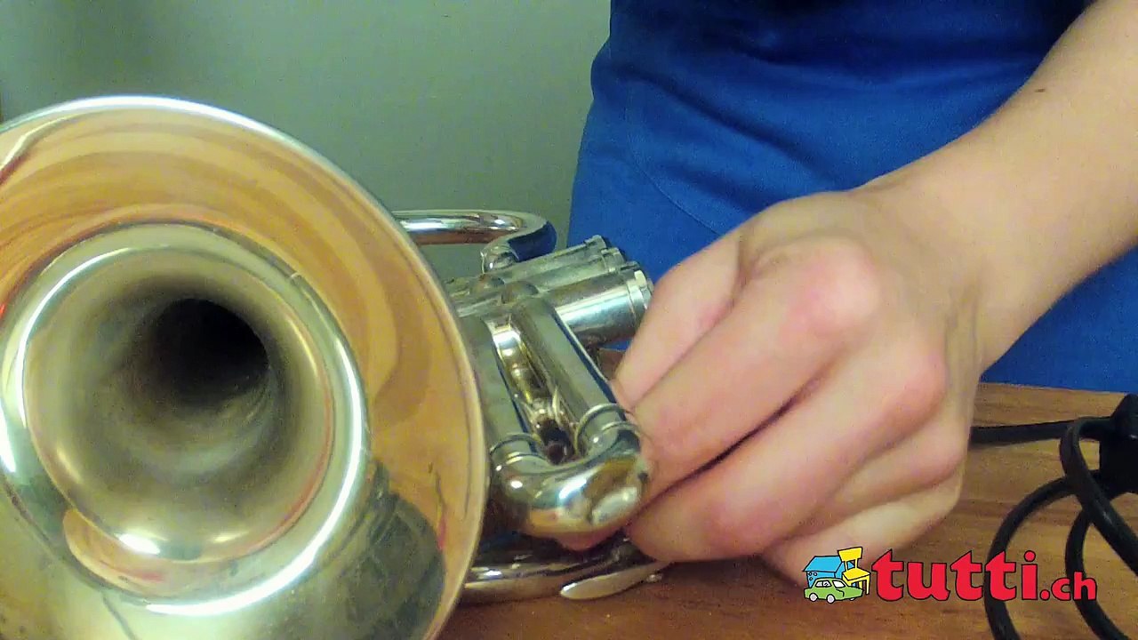 Wie man aus einer Trompete eine Lampe baut (Video-Tutorial)