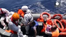 Akdeniz'de batan göçmen teknesinde kurtarma çalışmaları sürüyor