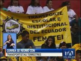 Correa se reunió con transportistas terrestres en Quito