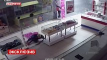 Russian thief rob a jewelry store with a fishing rod