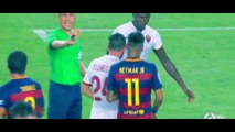 Lionel Messi met un coup de tête à Mapou Yanga-Mbiwa