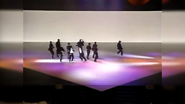 Michael Jackson | Dangerous, live at 'American Music Awards' 1993 (first 'Dangerous' performance)