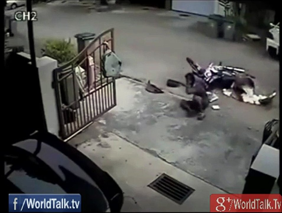 OMG!!! Waiting spoiled - Car hits the biker